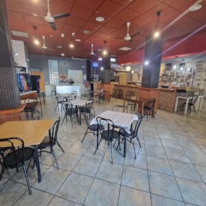 Interior del Restaurante en Ador, imagen tomada por Inmobiliaria Venta Urgente